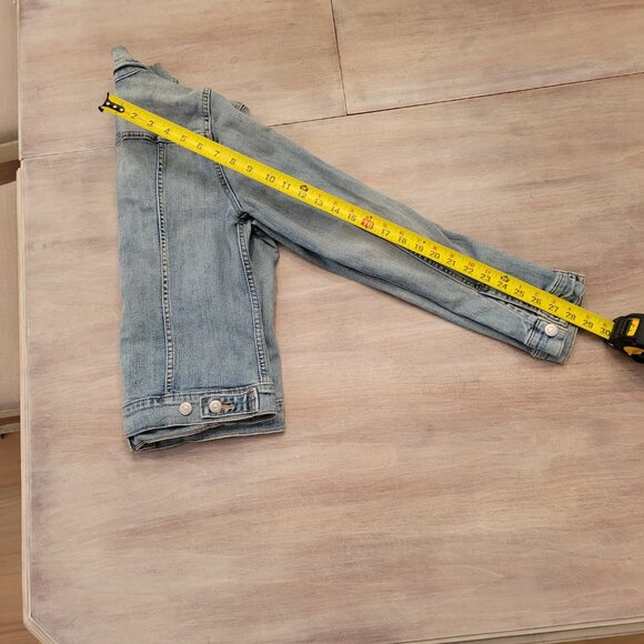 Levi’s Strauss Distressed Stretch Jean Jacket Women’s Size Medium Light Wash - Picture 10 of 11